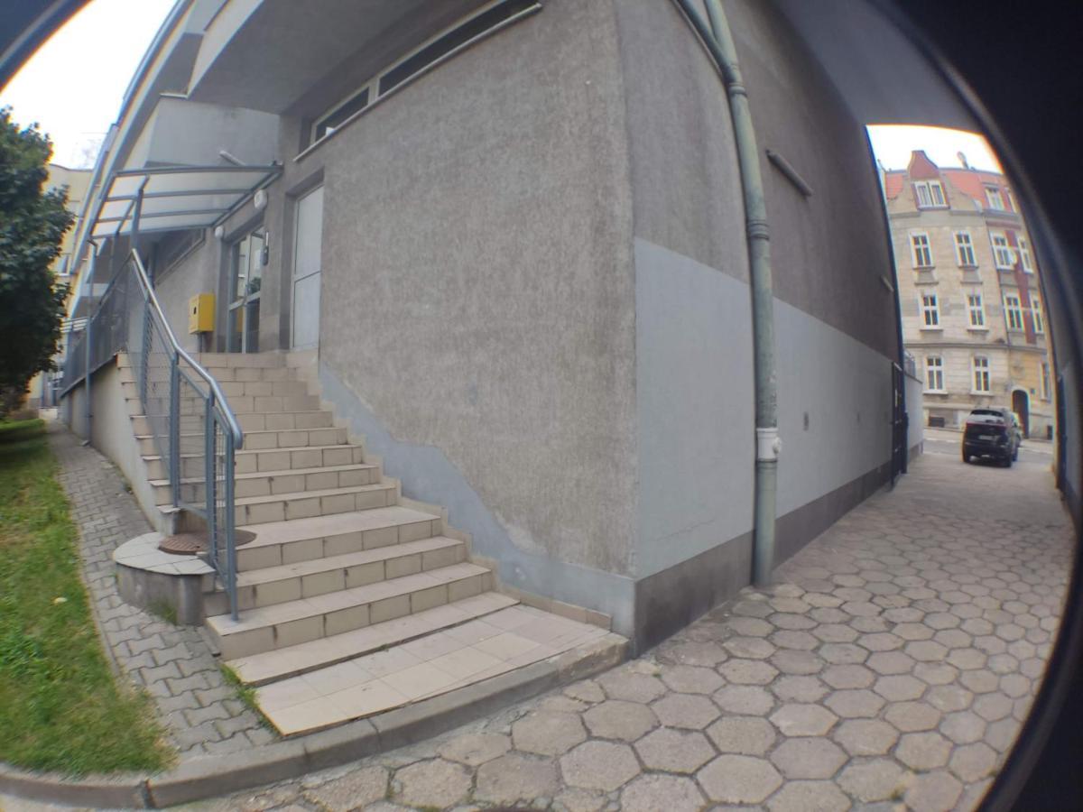 3030 Jana Spychalskiego 32 - Tanie Pokoje W Apartamencie - Samodzielne Zameldowanie - Self Check In Poznan Exterior photo