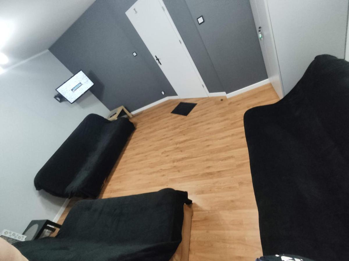 3030 Jana Spychalskiego 32 - Tanie Pokoje W Apartamencie - Samodzielne Zameldowanie - Self Check In Poznan Exterior photo