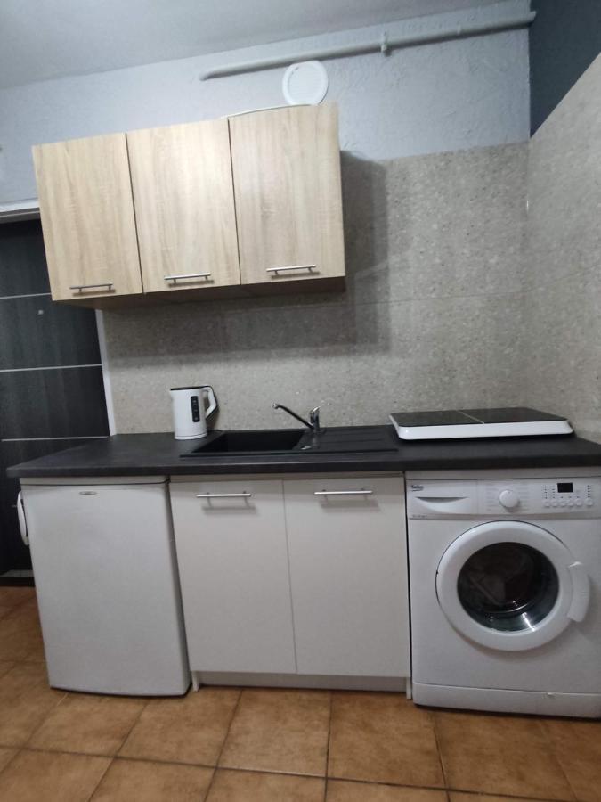 3030 Jana Spychalskiego 32 - Tanie Pokoje W Apartamencie - Samodzielne Zameldowanie - Self Check In Poznan Exterior photo